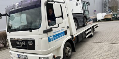 Anlieferung der neuen Kehr-Saugmaschine vom Typ Swingo 200+ Anlieferung der neuen Kehr-Saugmaschine vom Typ Swingo 200+