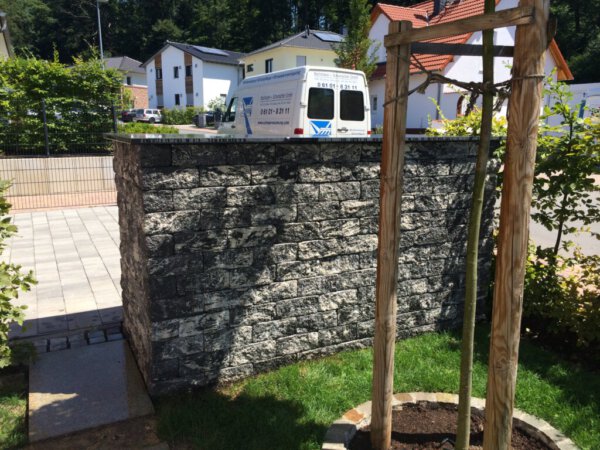 galabau-steinmauer-garten